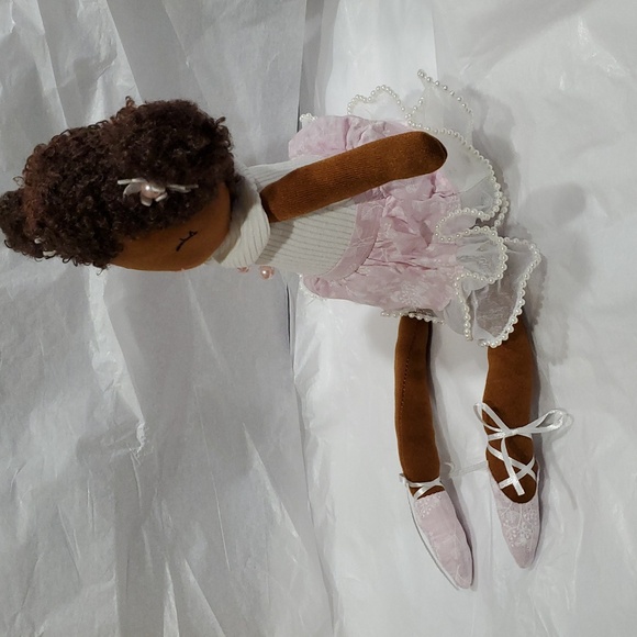 Pretty‎ brown skin Ballerina doll in pink white chiffon pearl trim dress - Picture 10 of 14